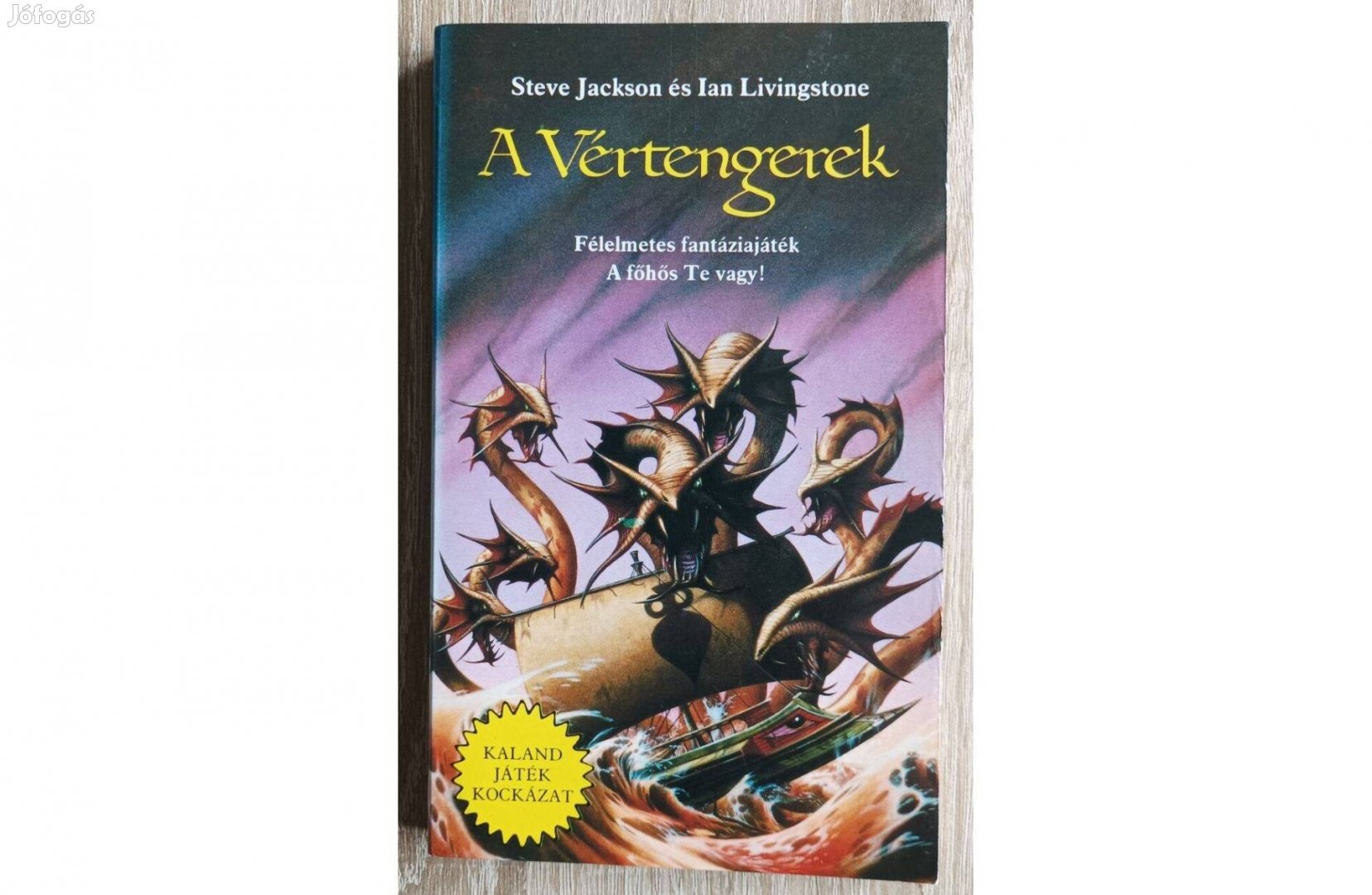 Steve Jackson és Ian Livingstone: A Vértengerek - KJK újszerű