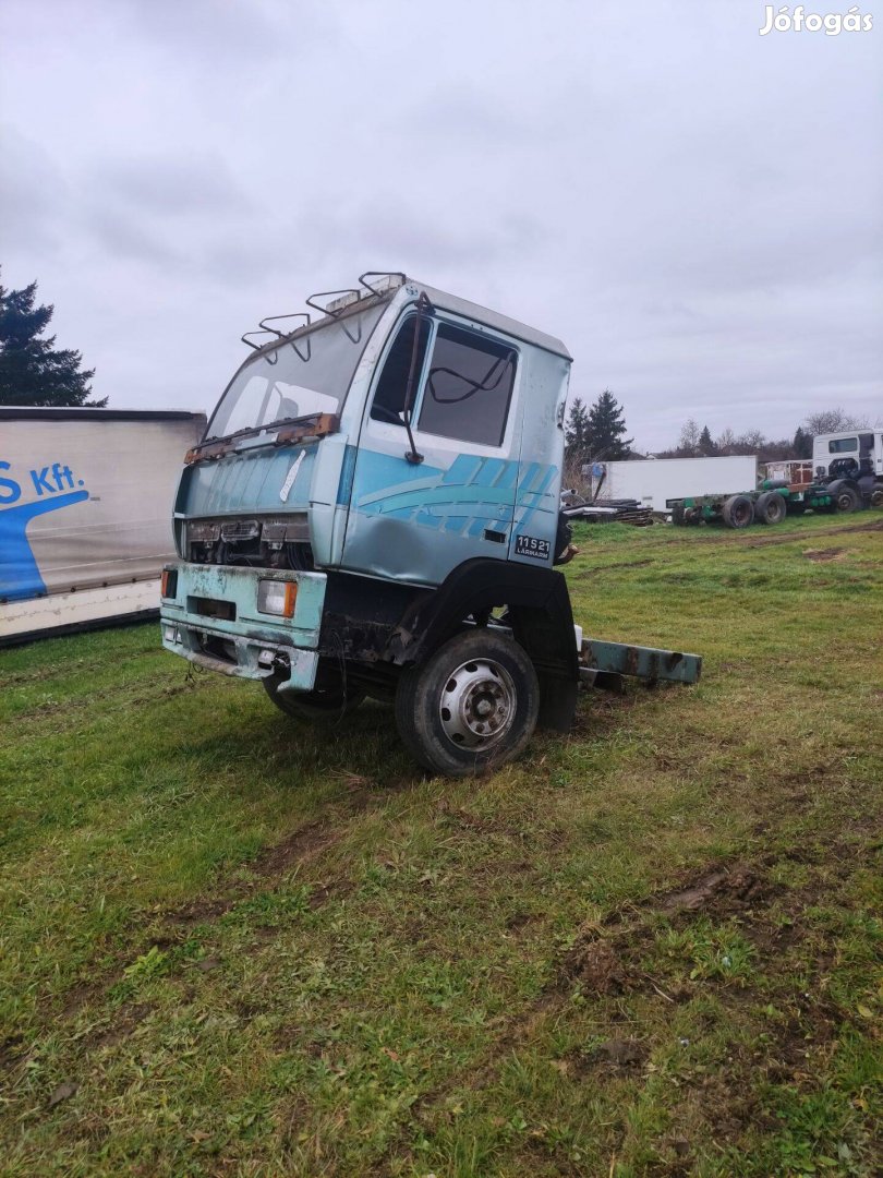 Steyer kabin motorral, váltóval cserélhető, eladó