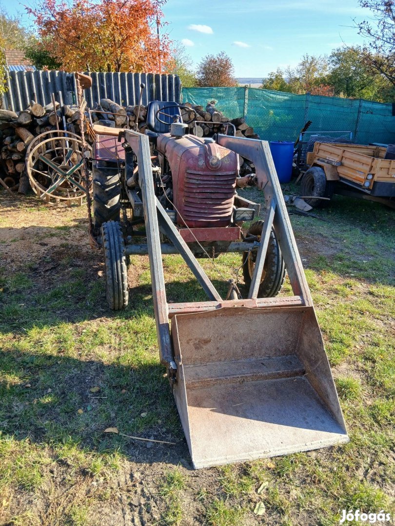 Steyr homlokrakodós traktor eladó 