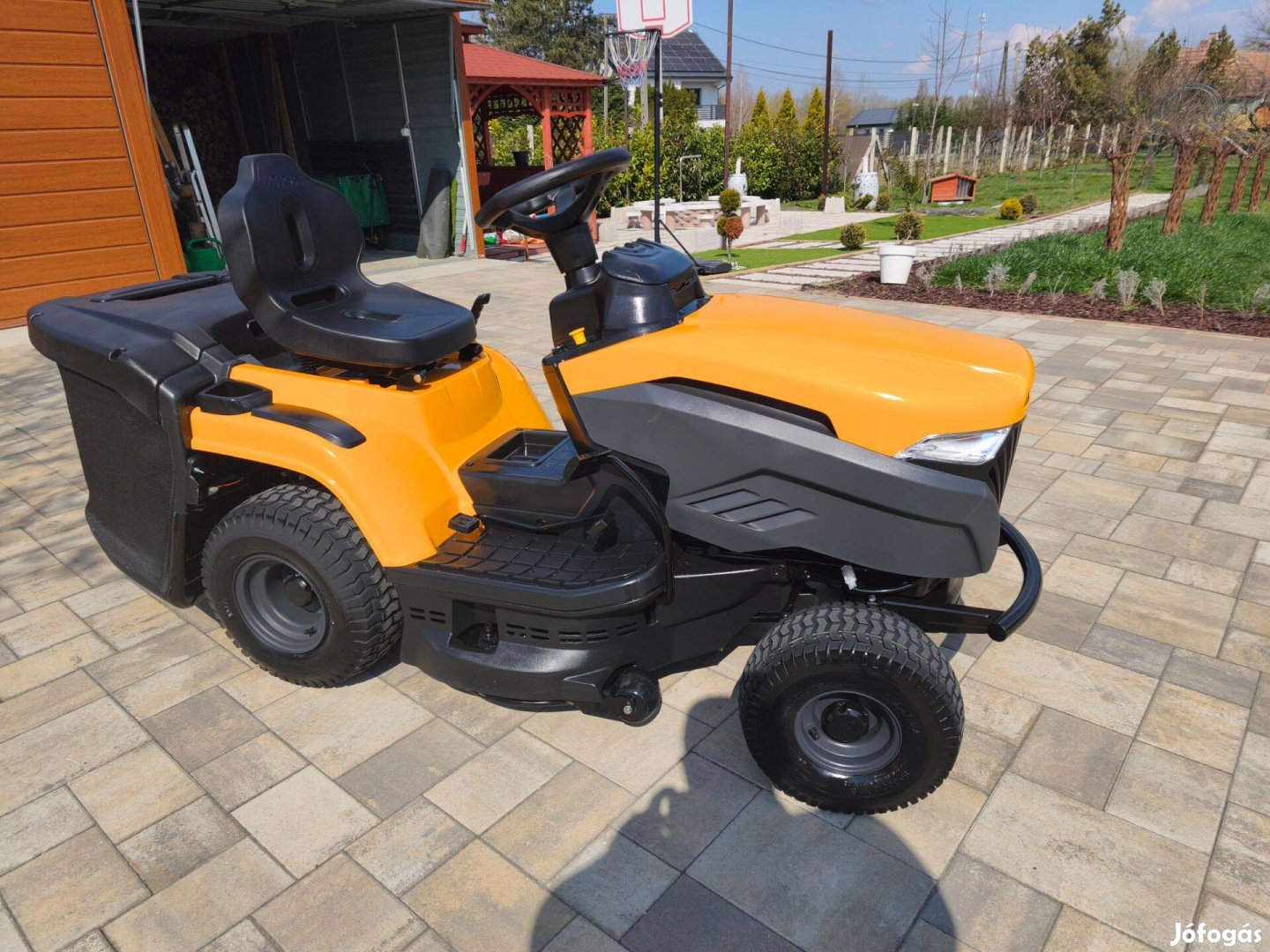 Stiga Fűnyíró traktor Fűnyírótraktor