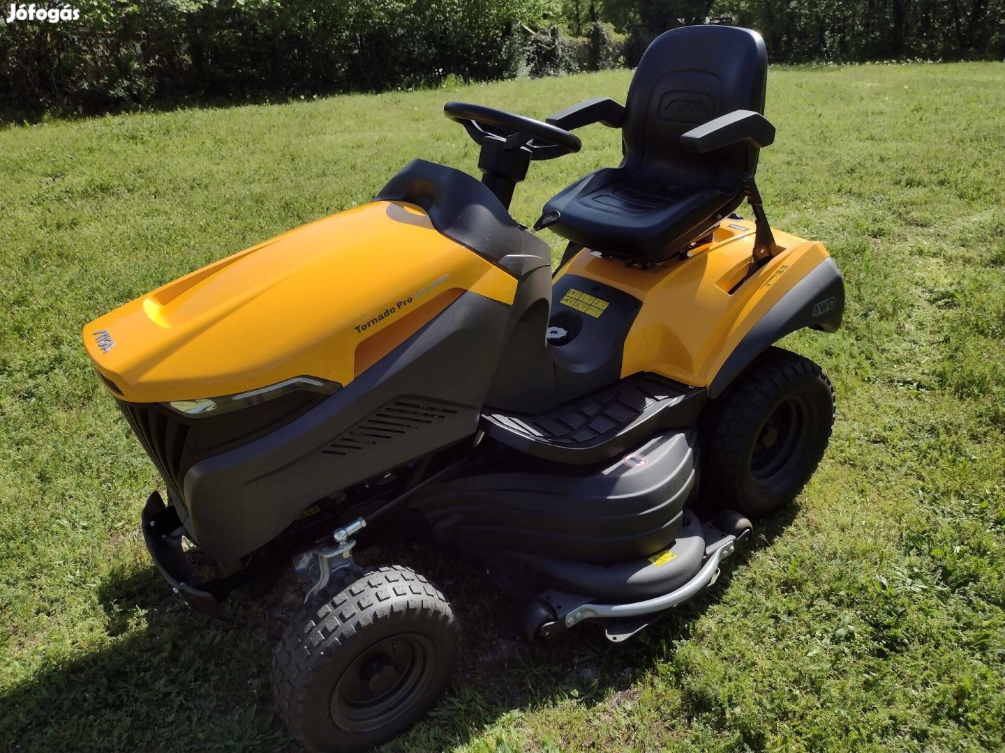 Stiga Tornado Pro 9121 fűnyíró traktor 4WD új