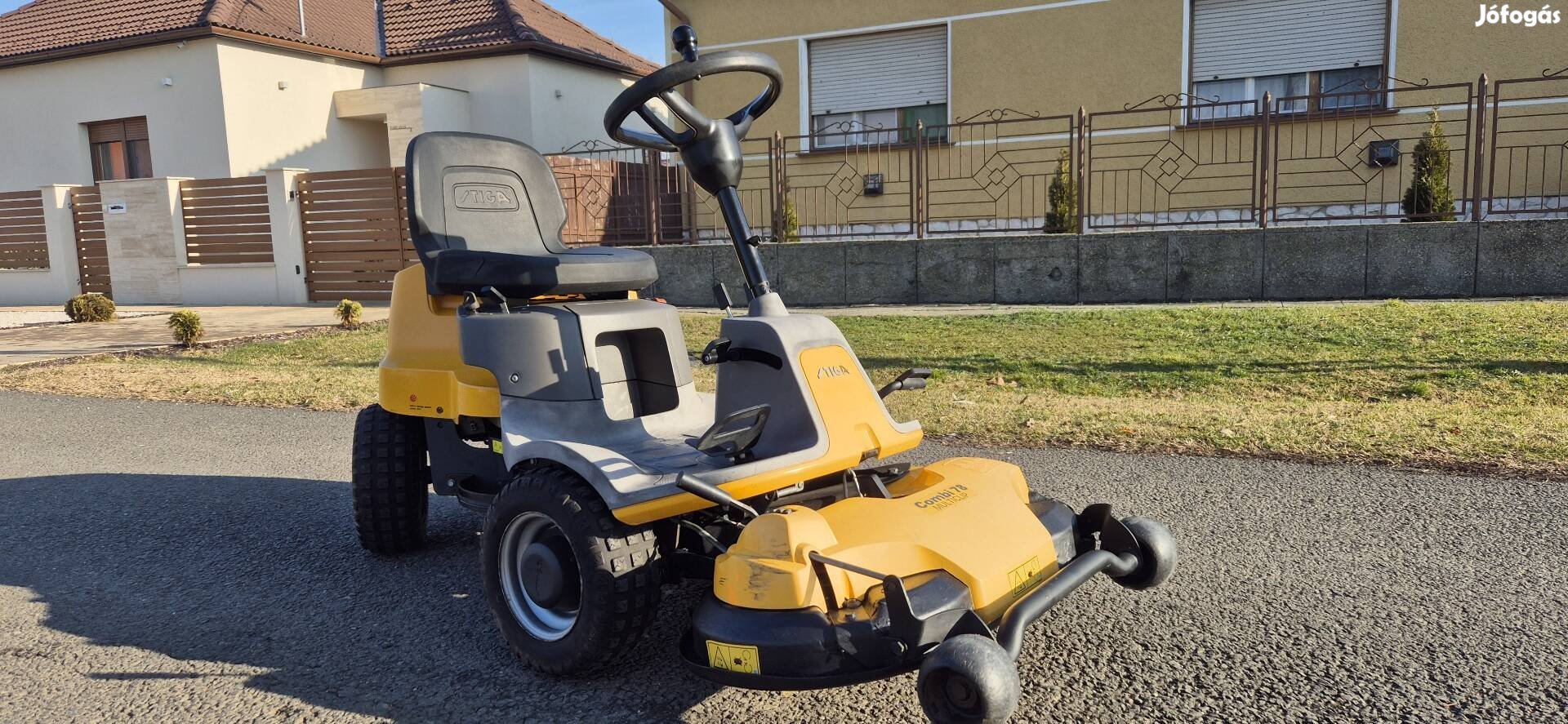 Stiga Villa 520 HST frontkaszás fűnyírótraktor fűnyíró John Deere