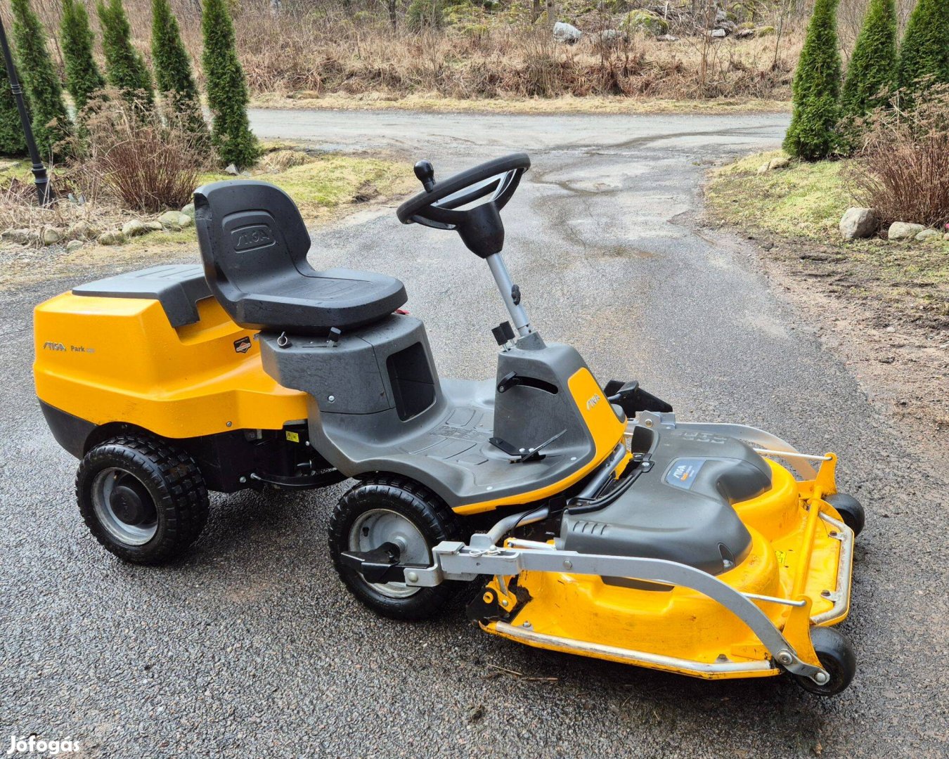 Stiga frontkaszás fűnyírótraktor park 220 eladó