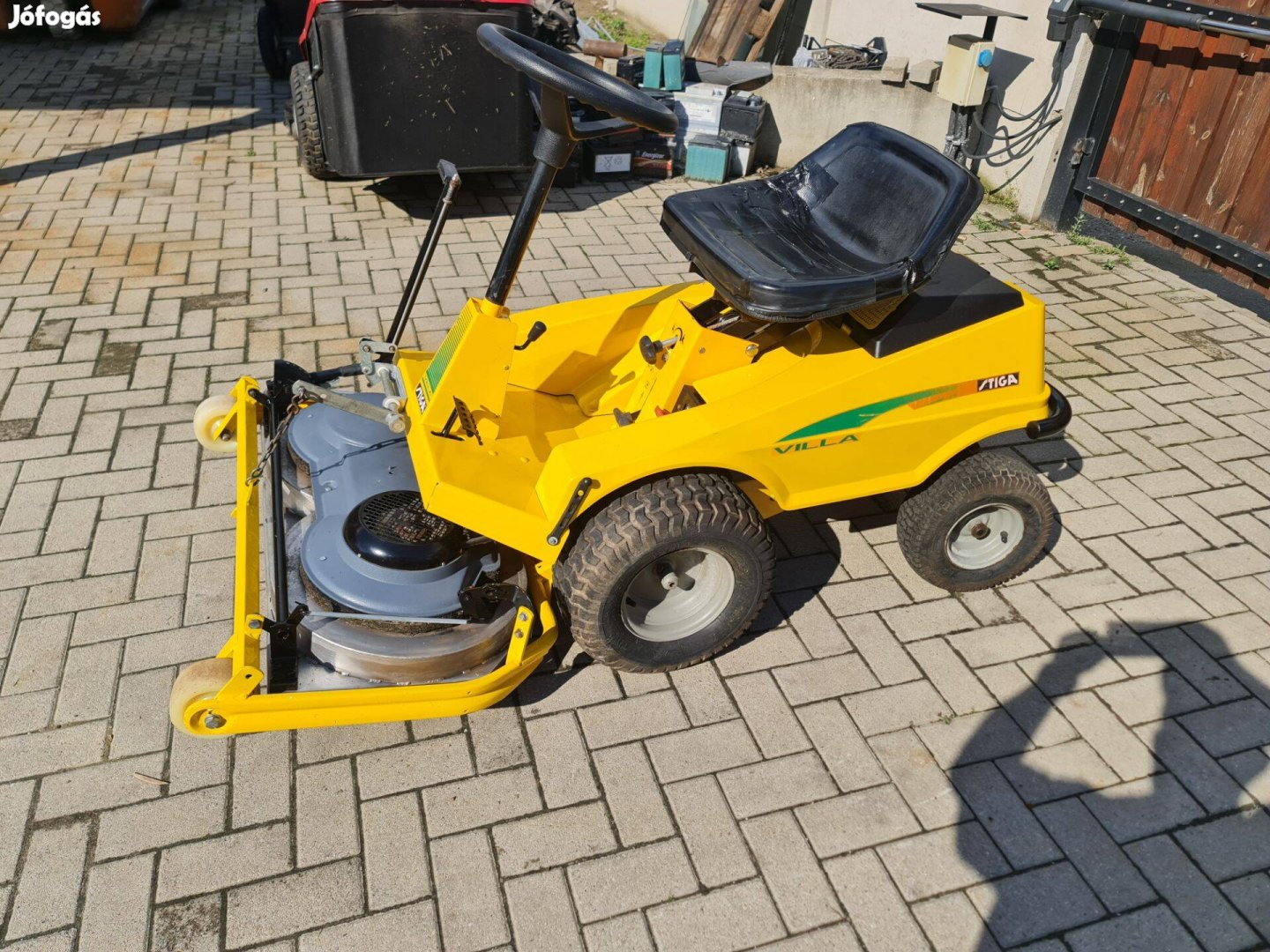 Stiga fűnyírótraktor 15le fűnyíró traktor