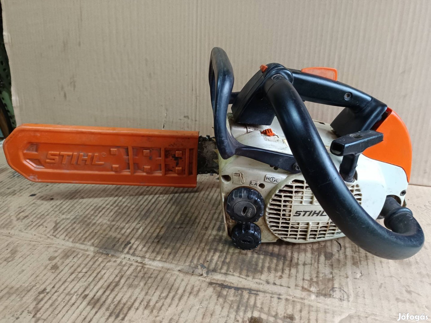 Stihl 019 T egykezes láncfűrész.