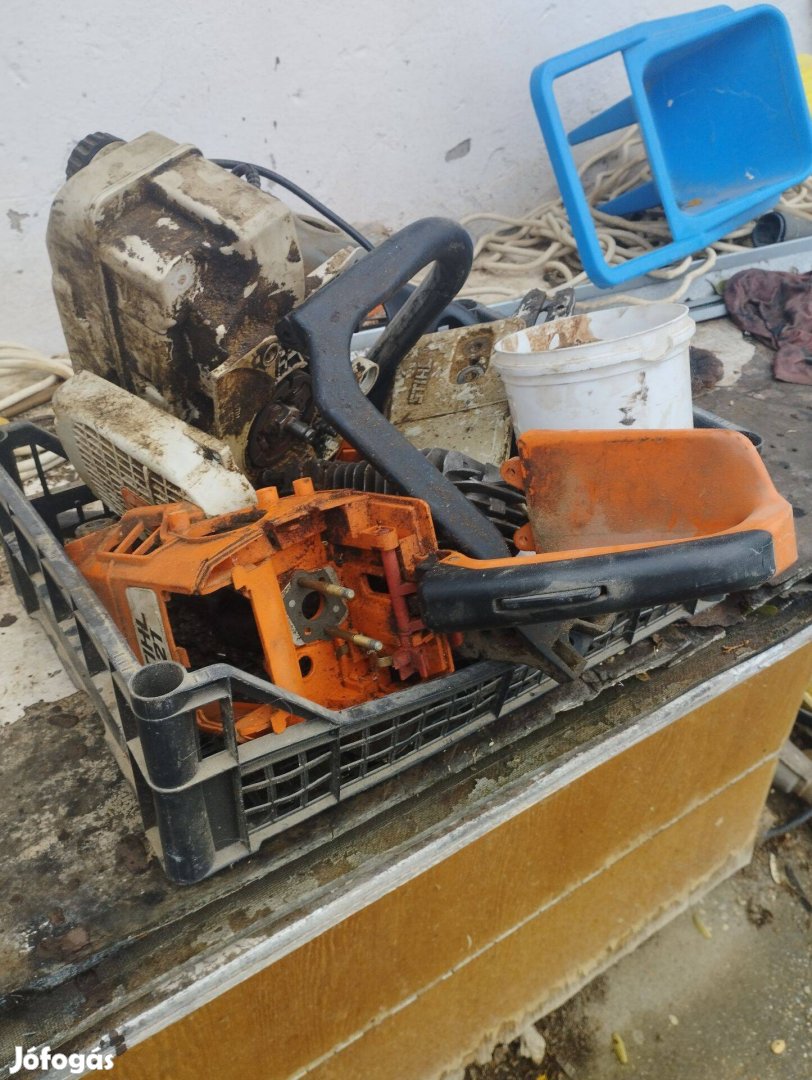 Stihl 021 szétszedett állapotban