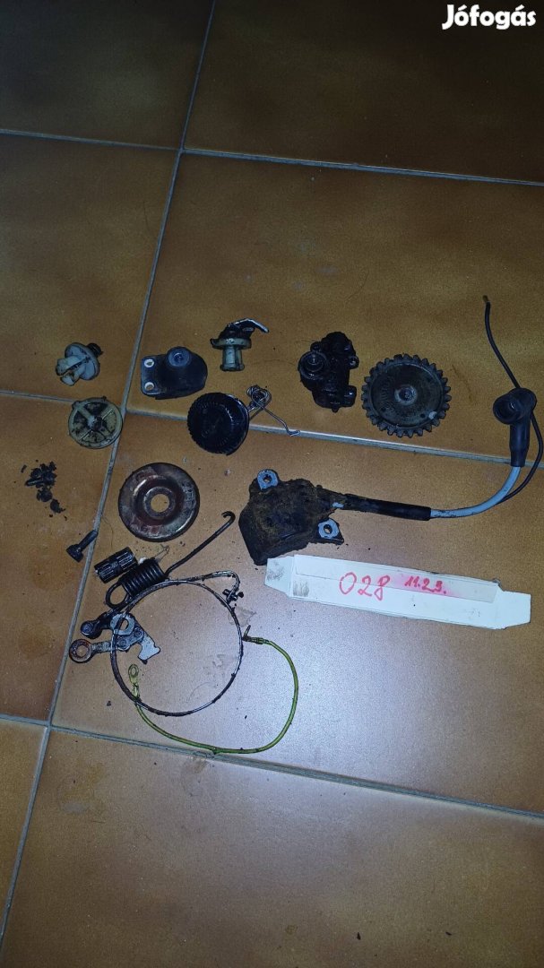 Stihl 028 láncfűrész alkatrészek bontasbol együtt 