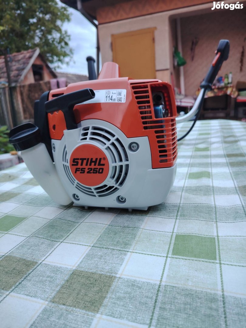 Stihl Fs 250 típusú benzinmotoros fűkasza /bozotvágó 