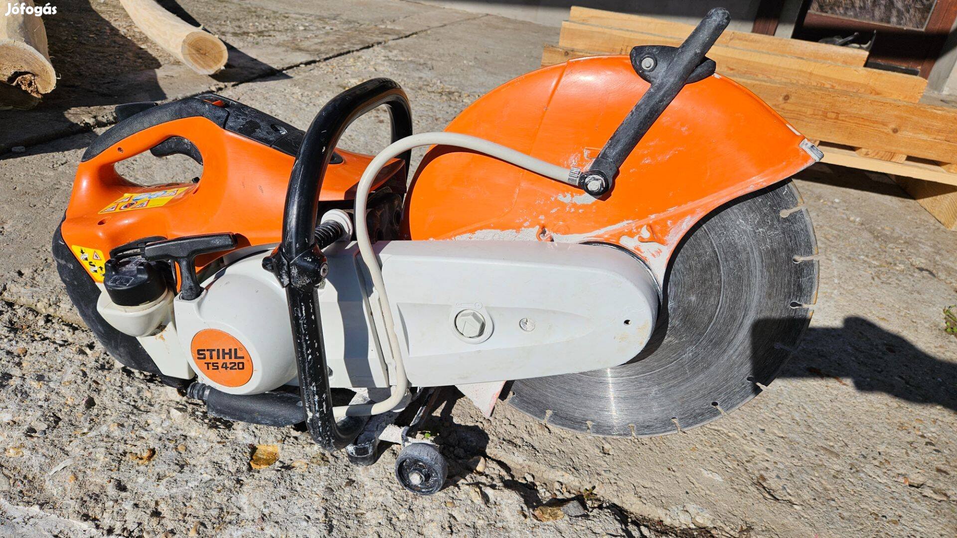 Stihl TS 420 Vágótárcsás gép kerekekkel