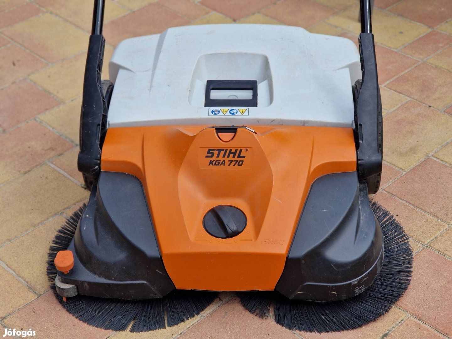 Stihl akkus seprűgép. 