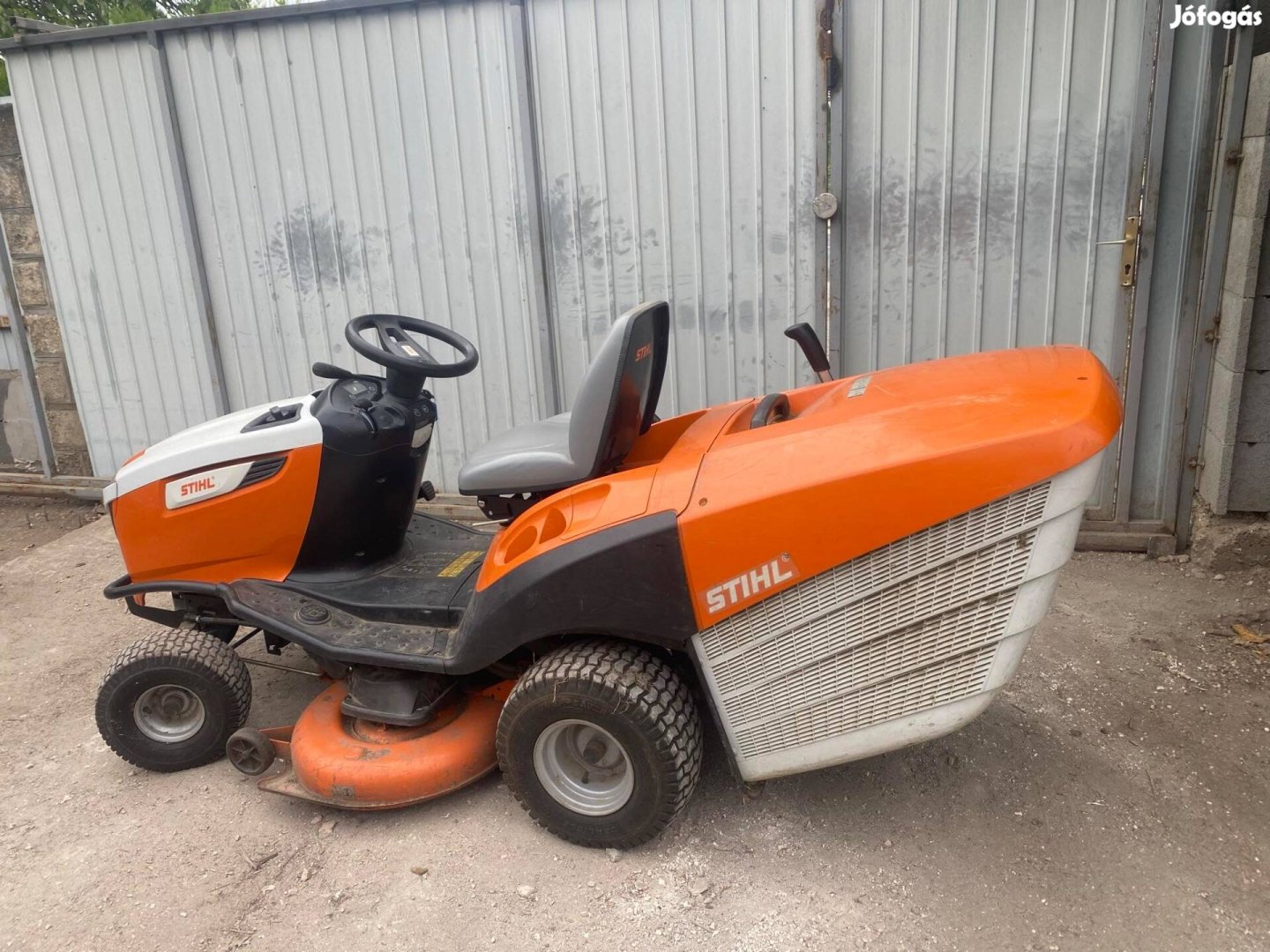 Stihl fűnyíró traktor RT6112