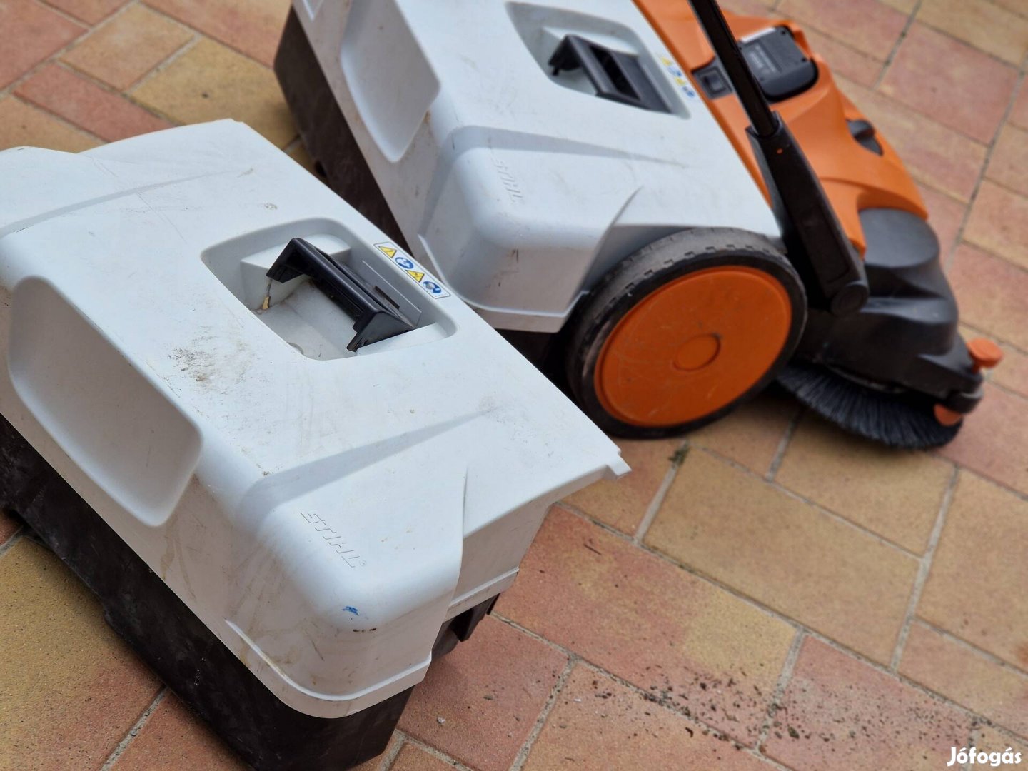 Stihl seprűgép. 