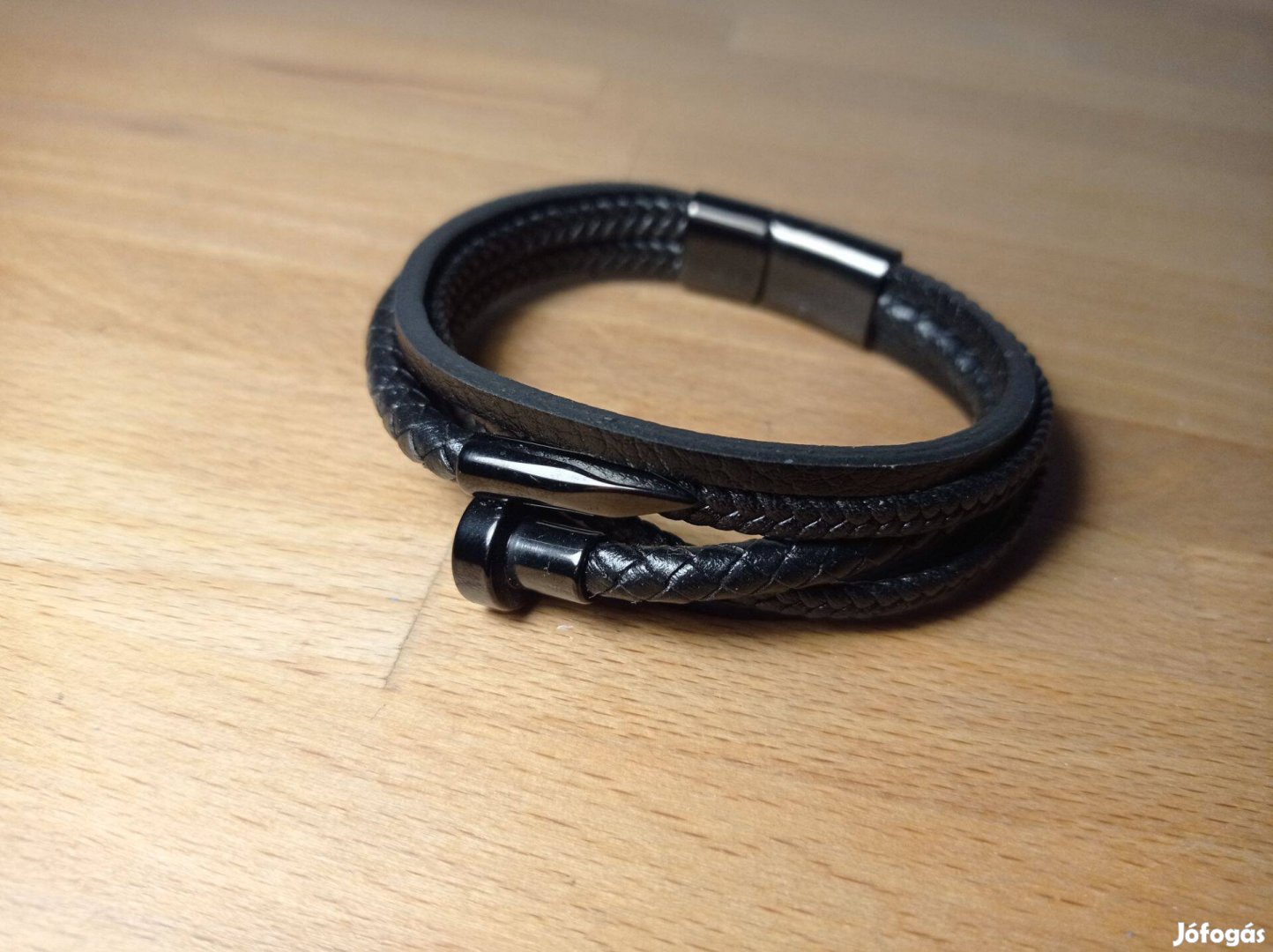 Stílusos, szálas bőr fonott férfi karkötő mágneses csattal