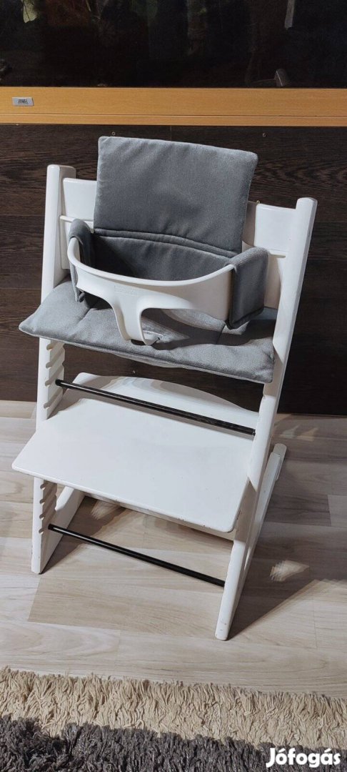 Stokke Tripp Trapp lepcsős fehér fa etetőszék baby set és párna szett