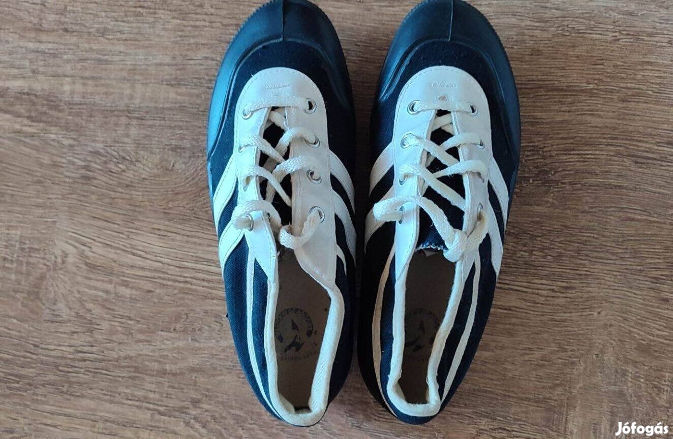 Stoplis futball cipő