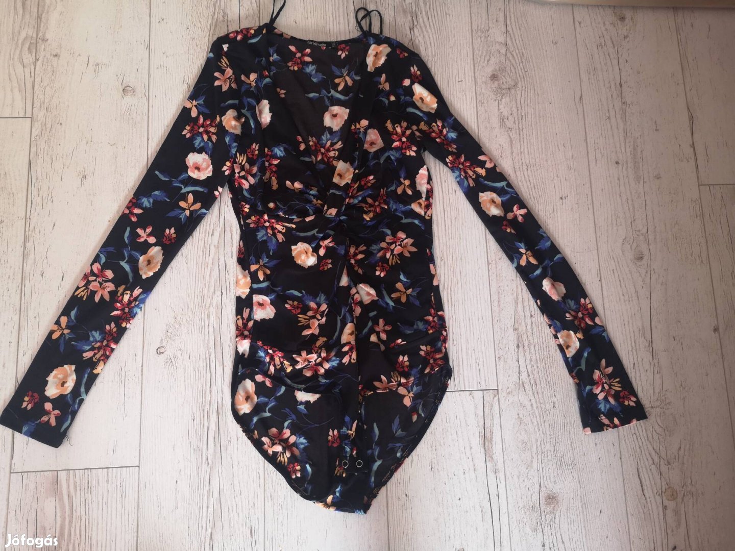 Stradivarius S méretű body elado