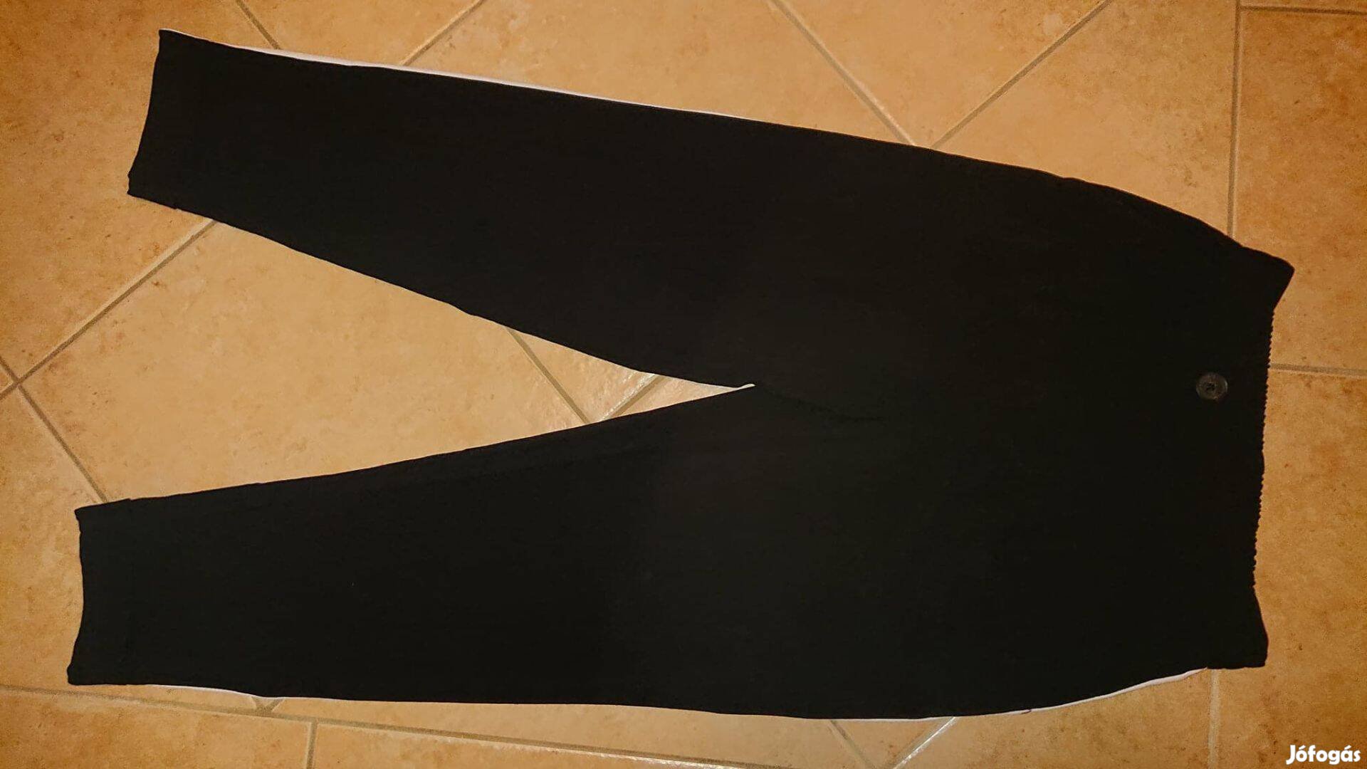 Stradivarius XS-es méretű (MEX 24) fekete nadrág
