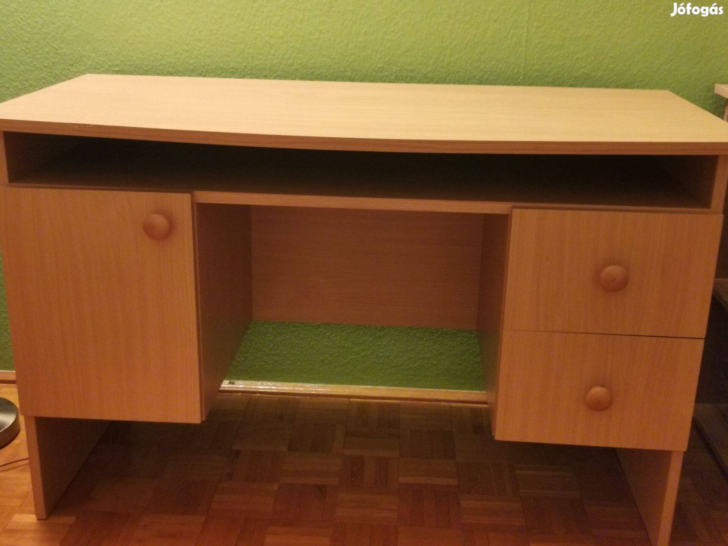 Strapabíró masszív íróasztal fiókokkal
