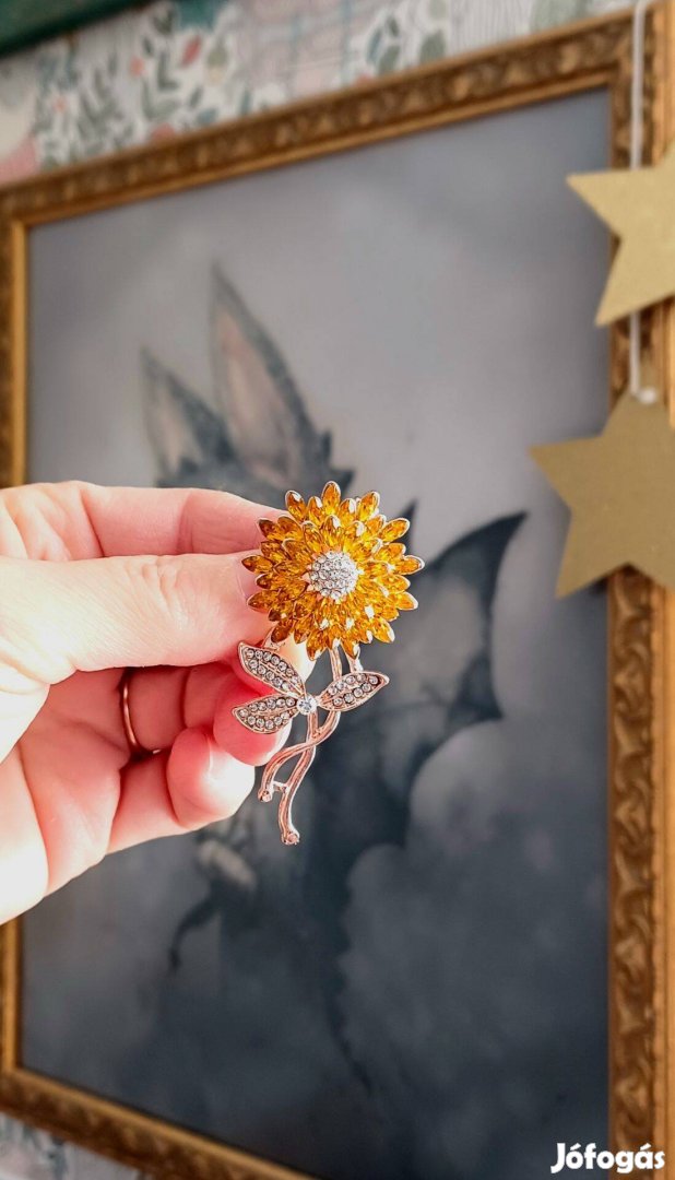 Strasszos napraforgó kitűző