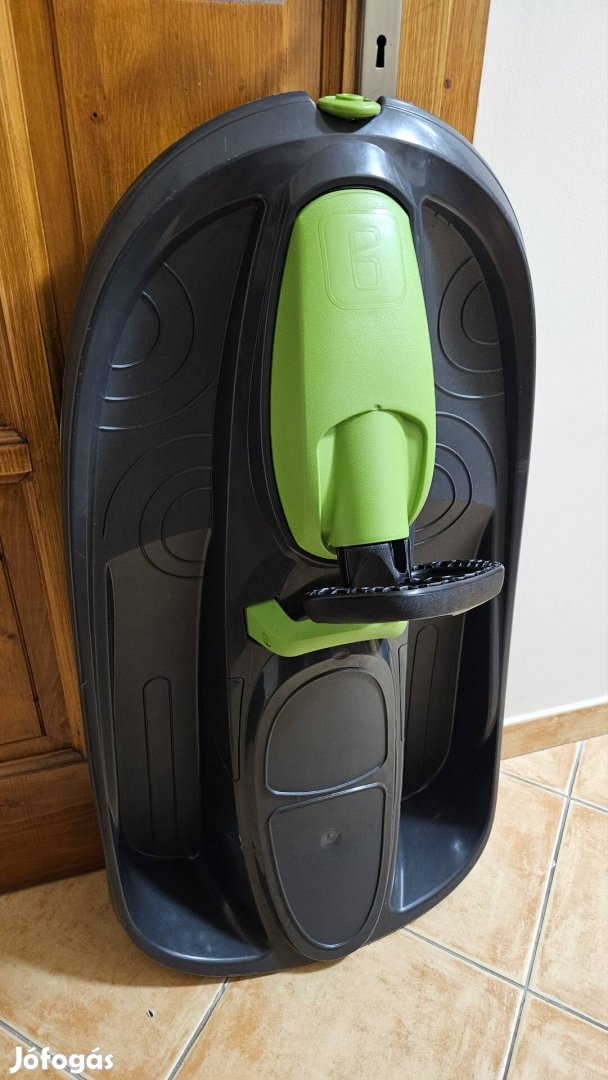 Stratos kormányozható szánkó