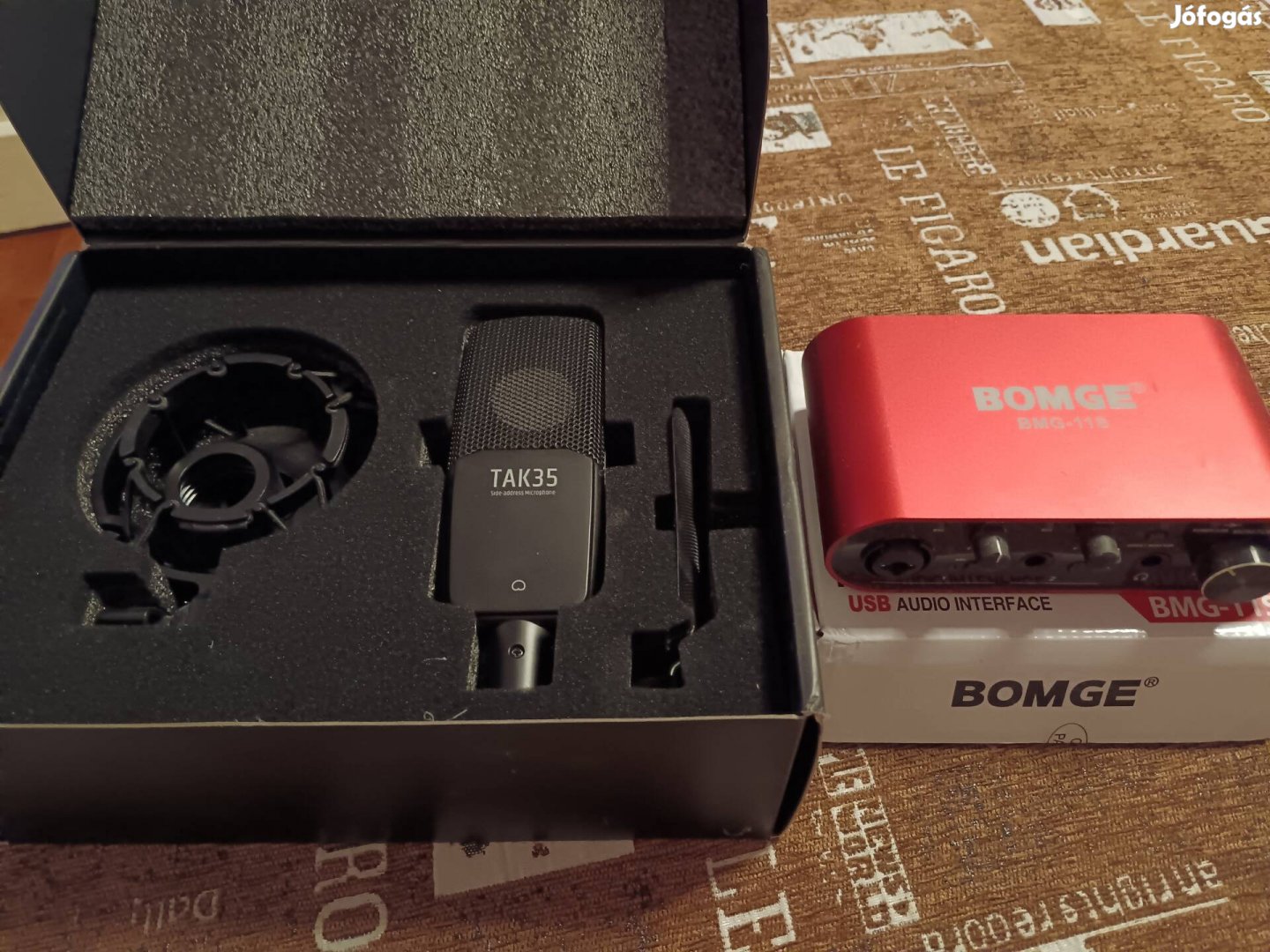 Stúdió hangkártya mikrofonnal