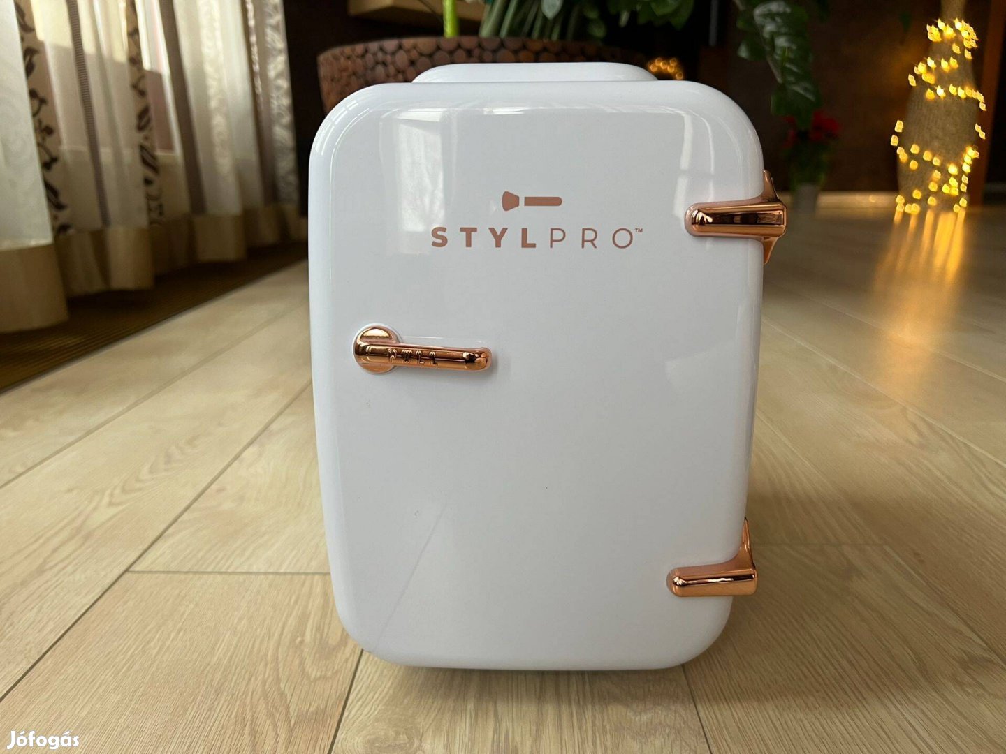 Stylpro Beauty Fridge mini hűtőszekrény kozmetikumok tárolására