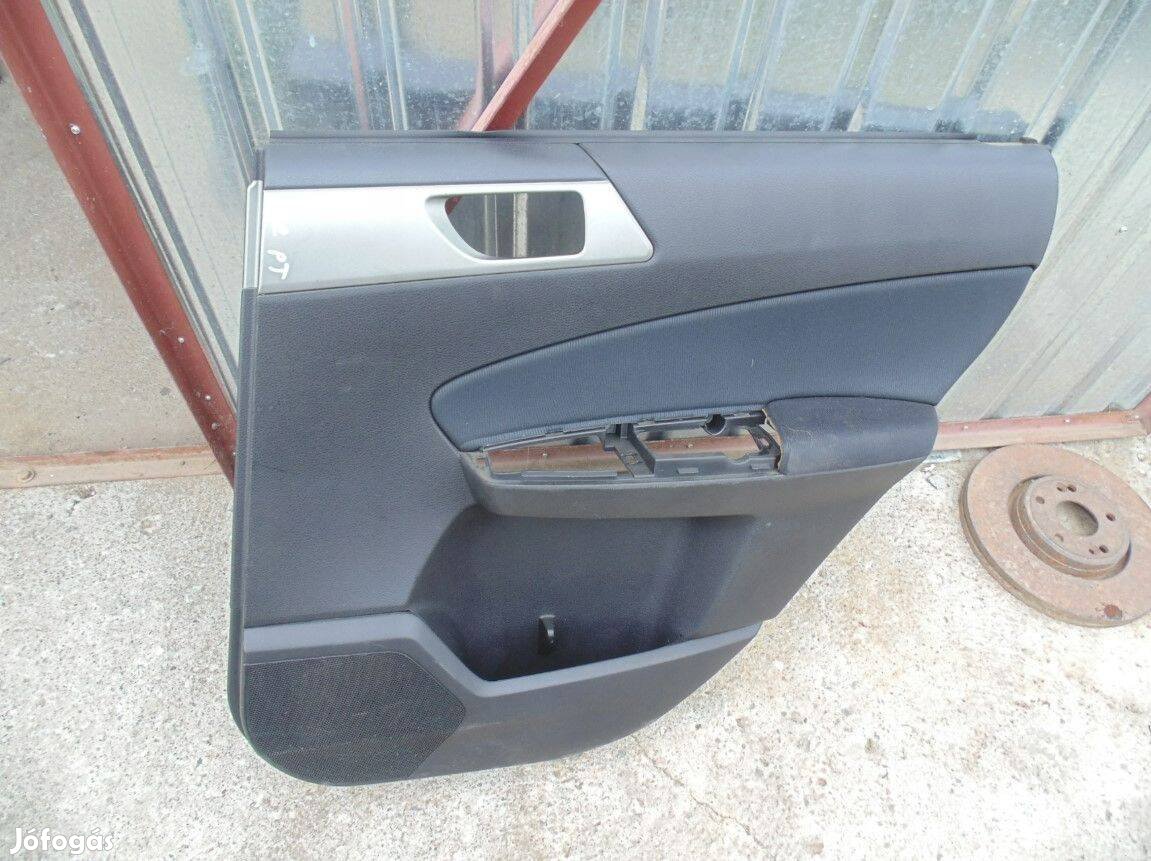 Subaru Forester III jobb hátsó ajtókárpit