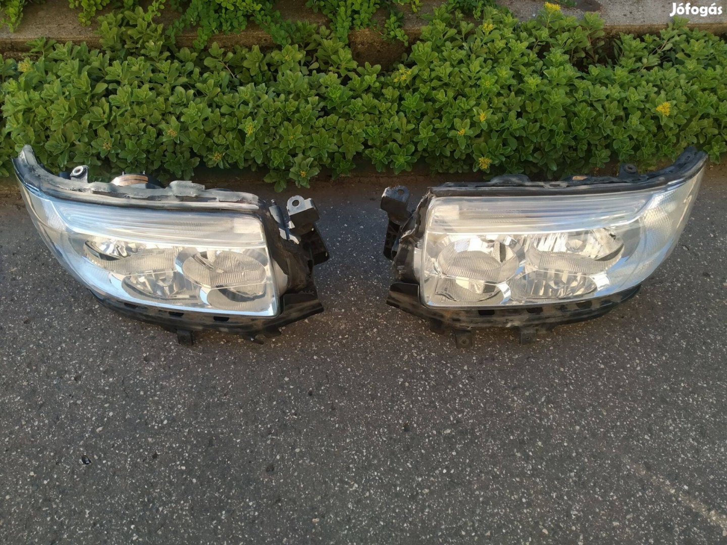 Subaru Forrester Gyári xenon fényszórók elektronikával új plexivel