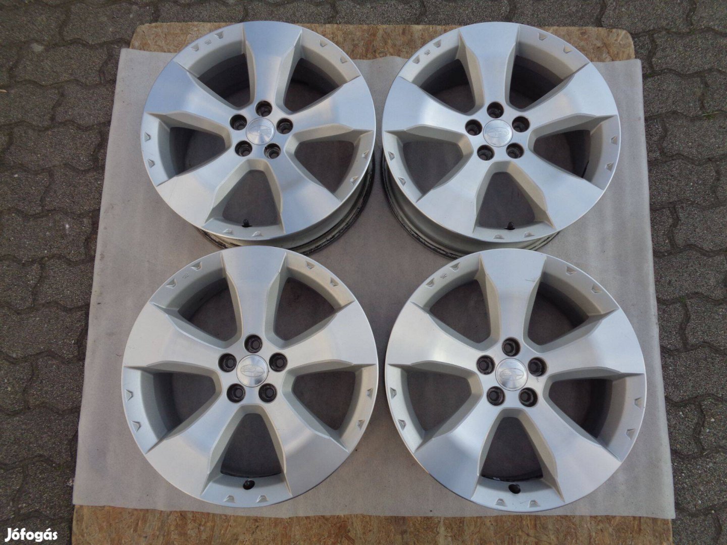 Subaru Gyári alufelni 17-es, 5×100-as osztó szép állapotban eladó