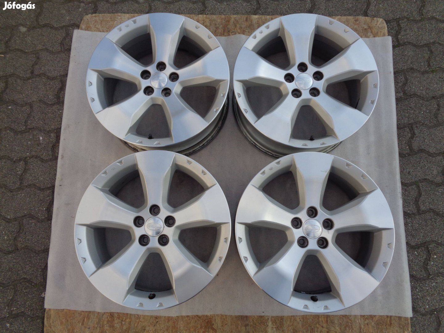 Subaru Gyári alufelni 17-es, 5×100-as osztó szép állapotban eladó