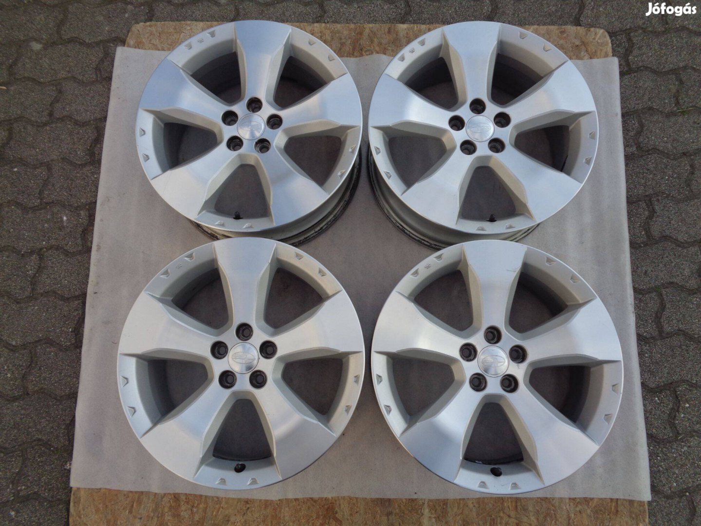 Subaru Gyári alufelni 17-es, 5×100-as osztó szép állapotban eladó