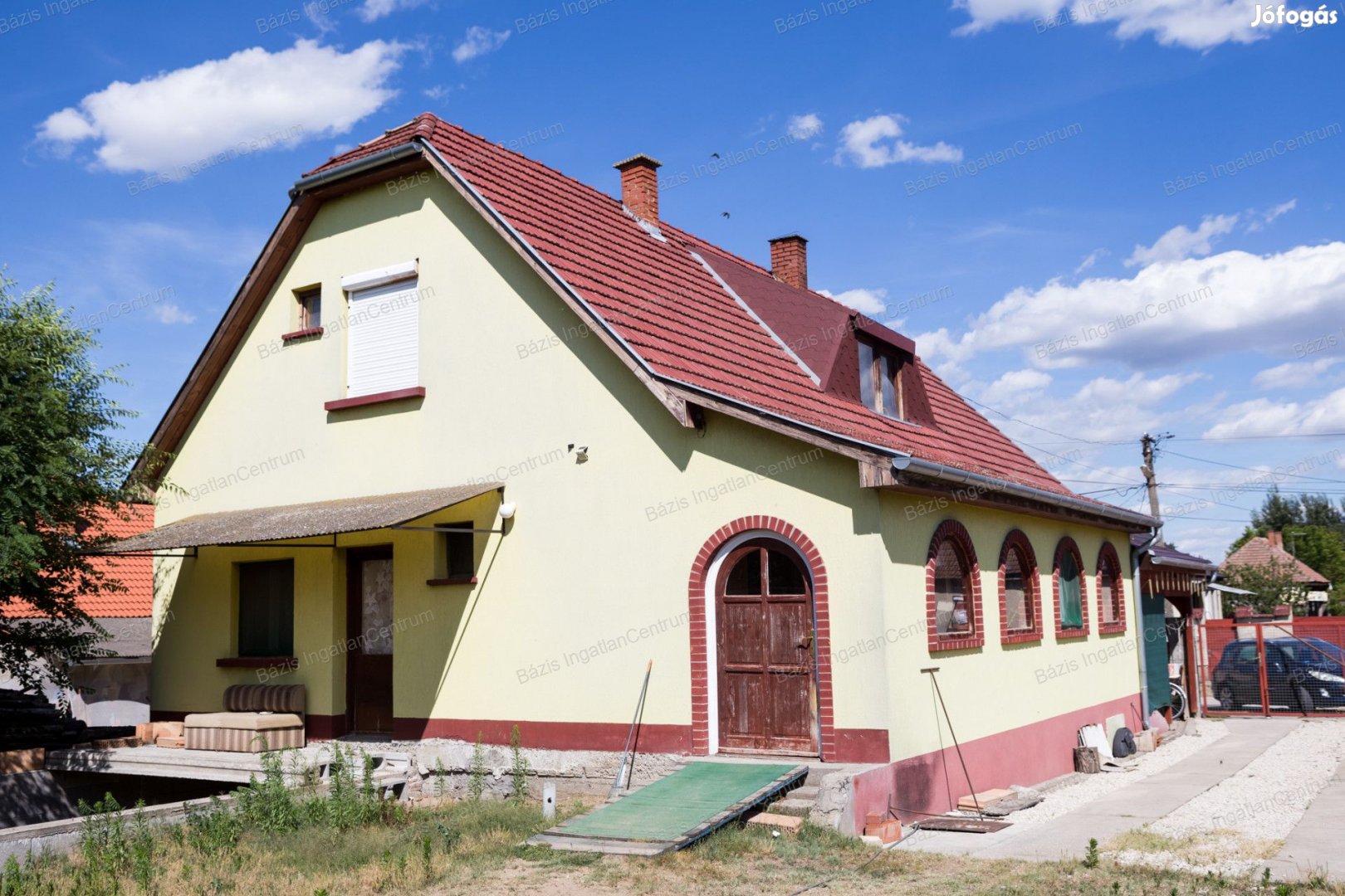 Sükösdön háromszobás családi ház eladó