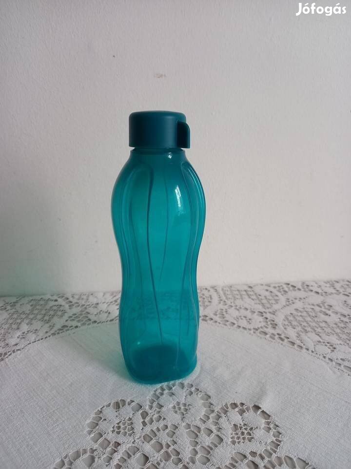 Sulikezdésre! Tupperware türkiz öko palack, kulacs csavaros 750 ml Új