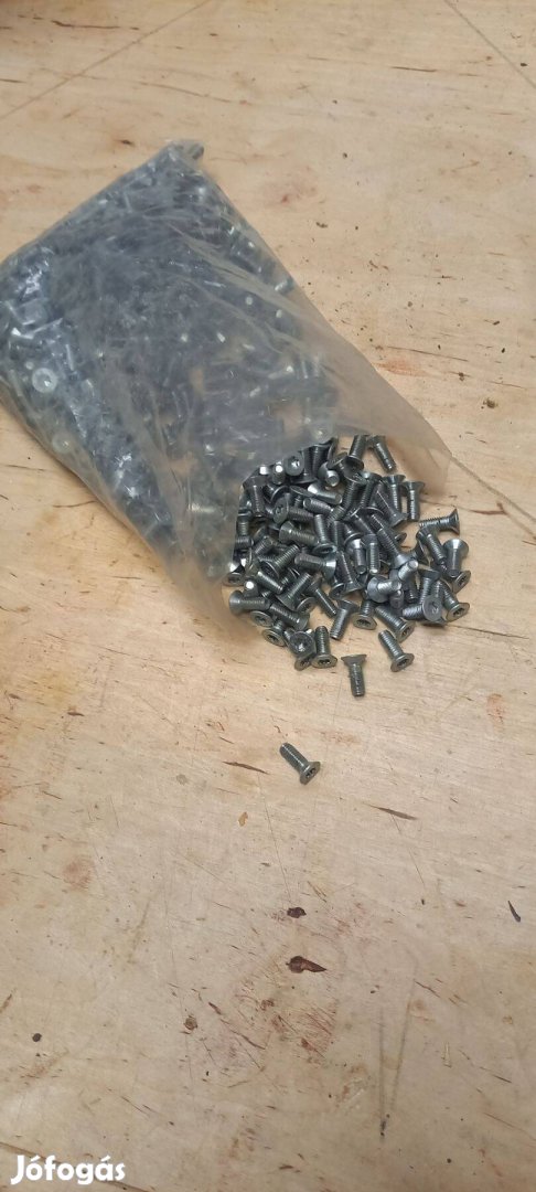 Süllyesztett metrikus torx belsőnyílású M6x15 csavar