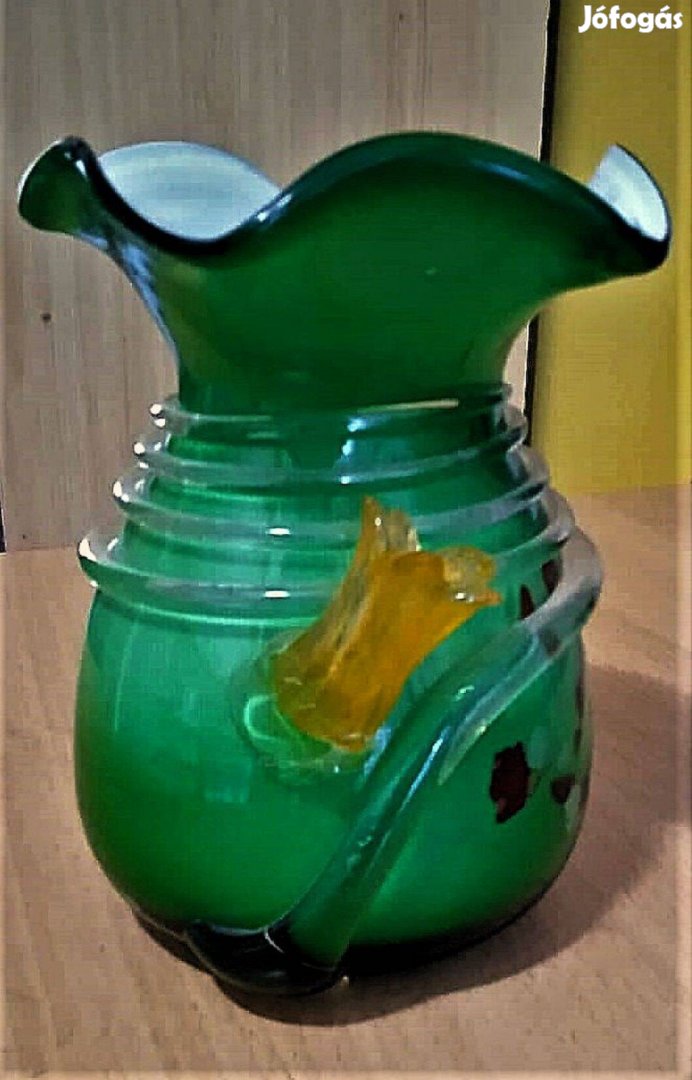 Súlyos, különleges zöld fújtüveg művészi váza