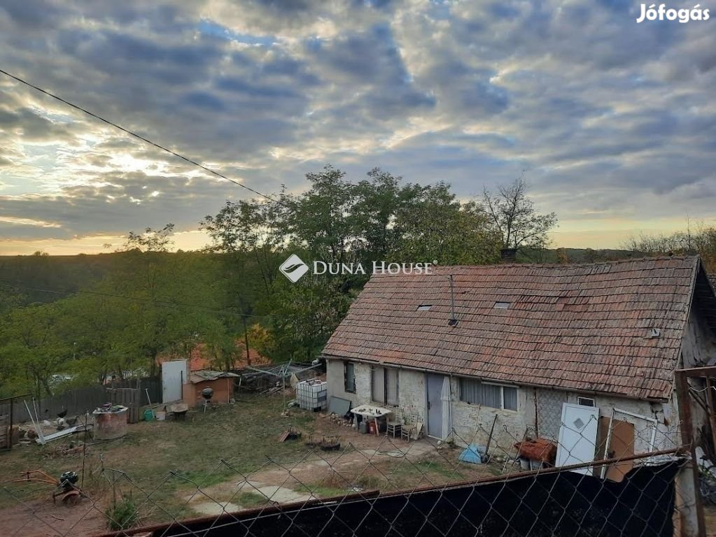 Sülysápi 57 nm-es ház eladó