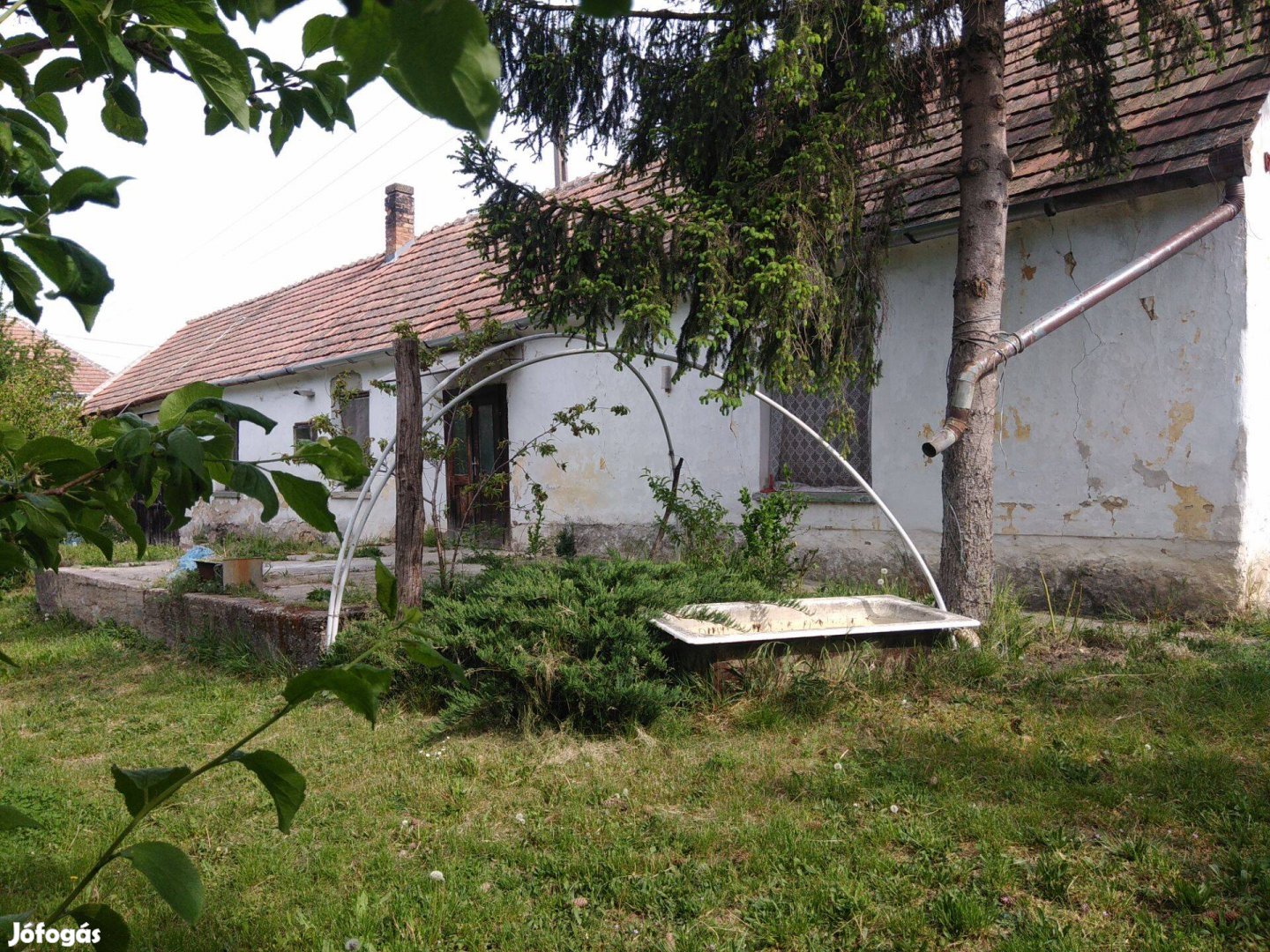 Sümegen felújítandó családi ház dupla telekkel eladó