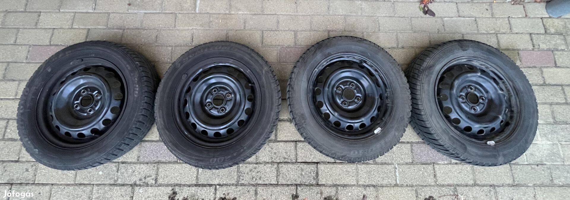 Sumitomo téligumi szett acél felniken Toyota Yarishoz