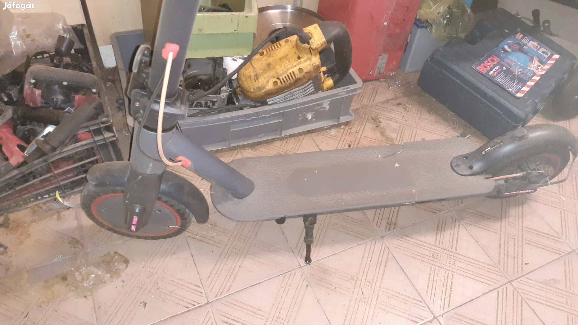 Sumker T1 Elektromos Roller 36V, 350W hibás