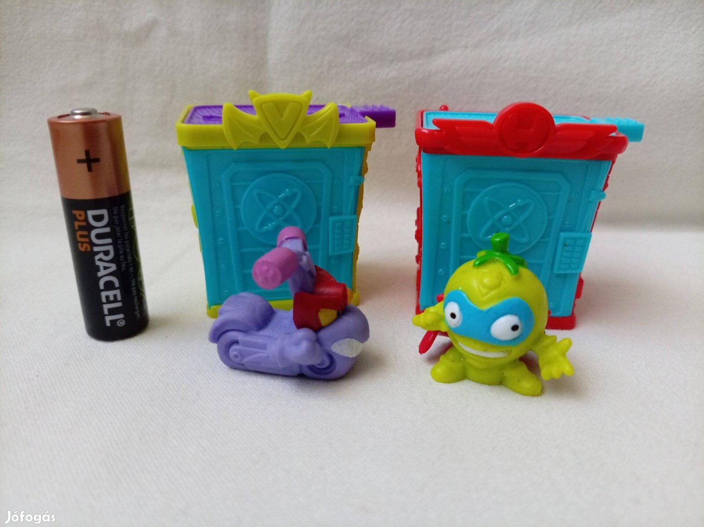 Super ZingsSuper Things gyűjthető figurák tárolódobozukban