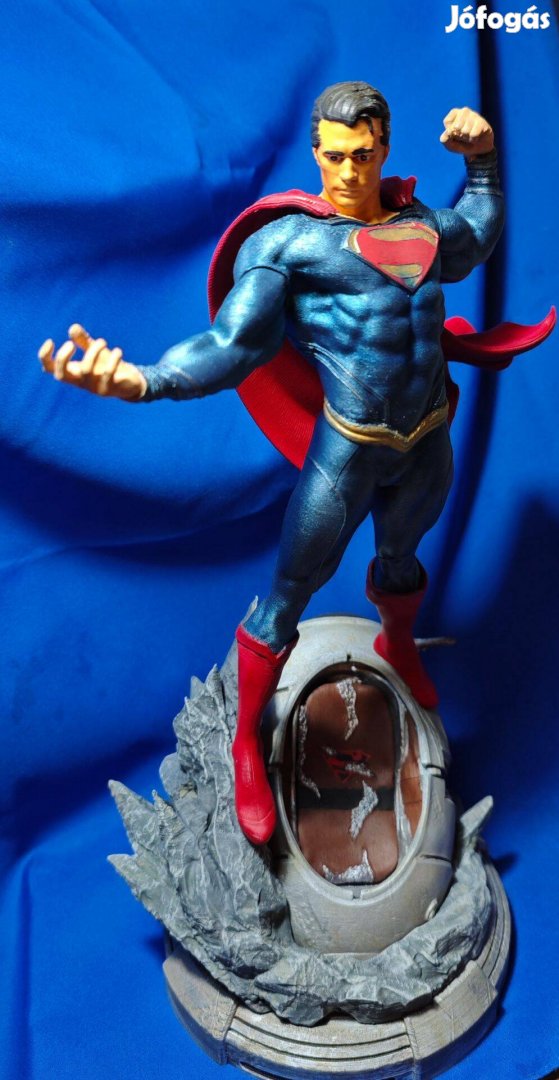 Superman szobor 1/8 méretarány