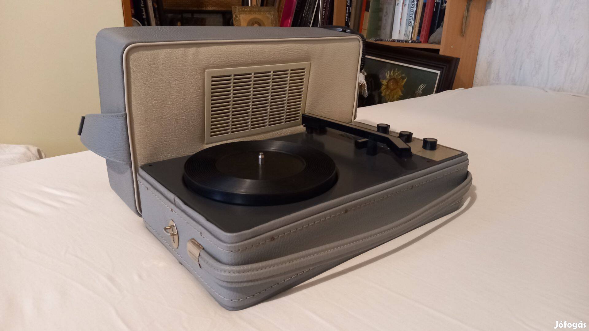 Supraphon GE 1972-es hordozható monó lemezjátszó kitűnő állapotú