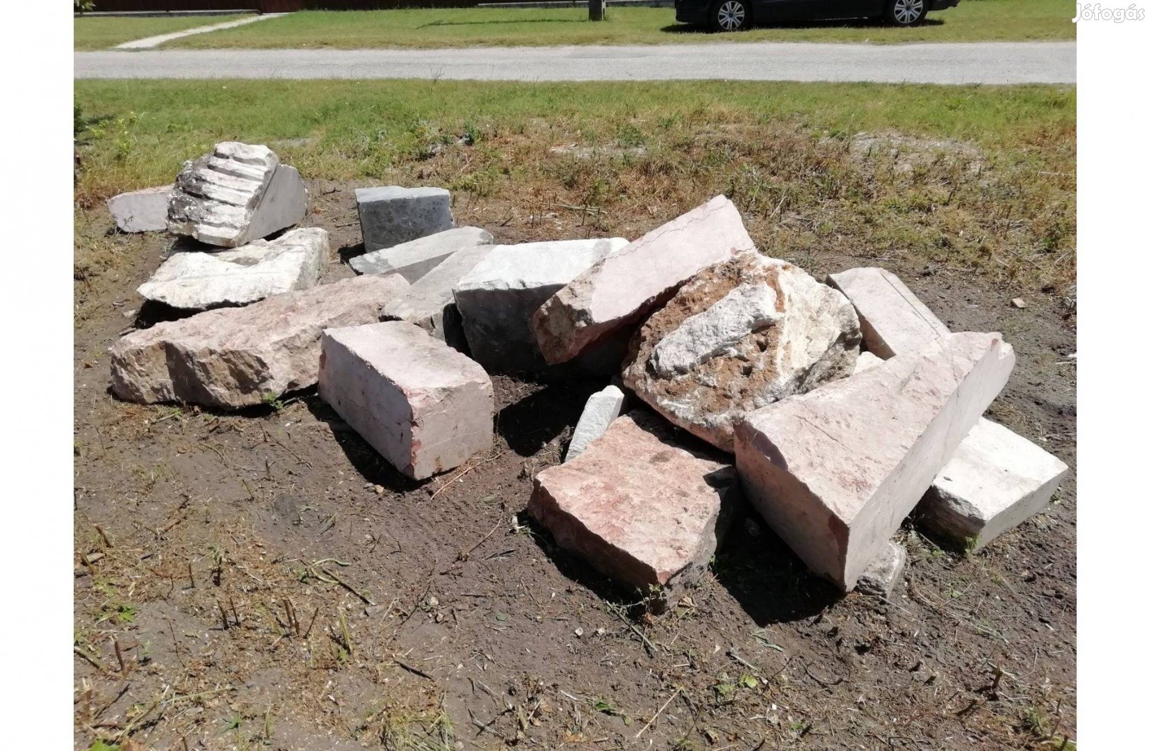 Süttői mészkő tömb, Tardosi és Carrarai márvány kőtömb