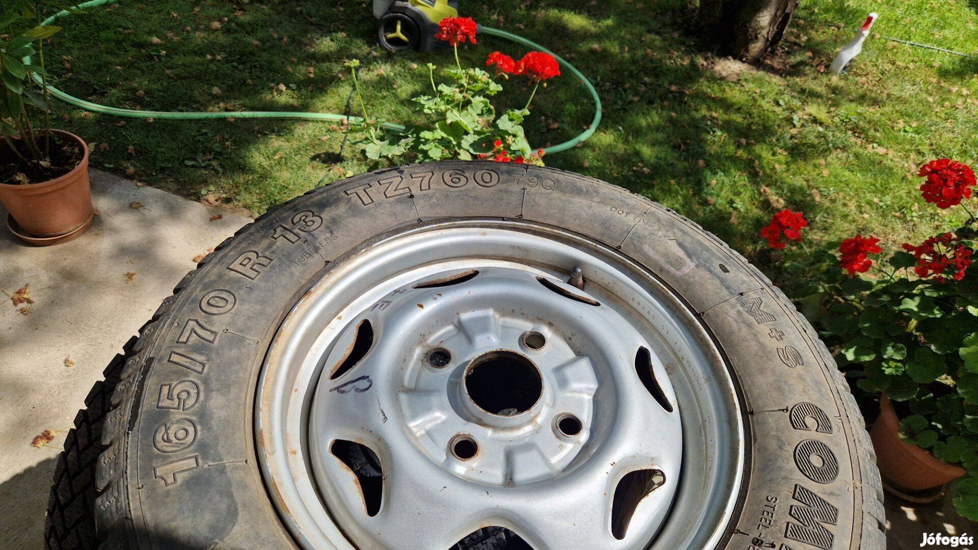 Suzuki 13" felni 4db 4 évszakos gumikkal eladó