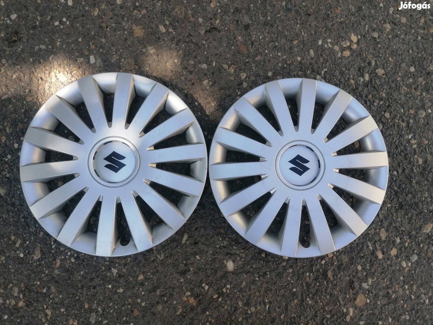 Suzuki 15" dísztárcsa eladó