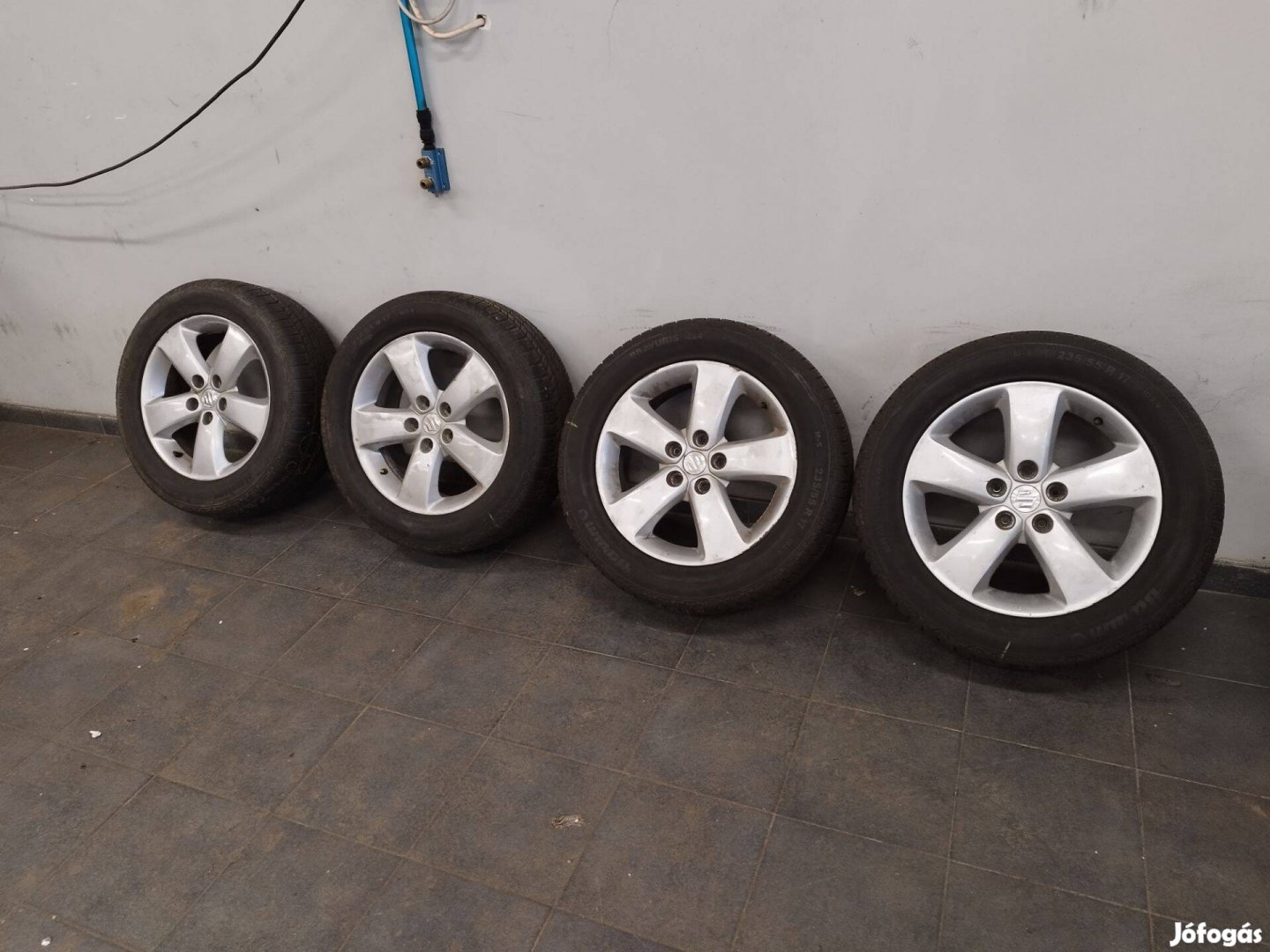 Suzuki 17" 5x114.3 gyári alufelni 235/55 gumi