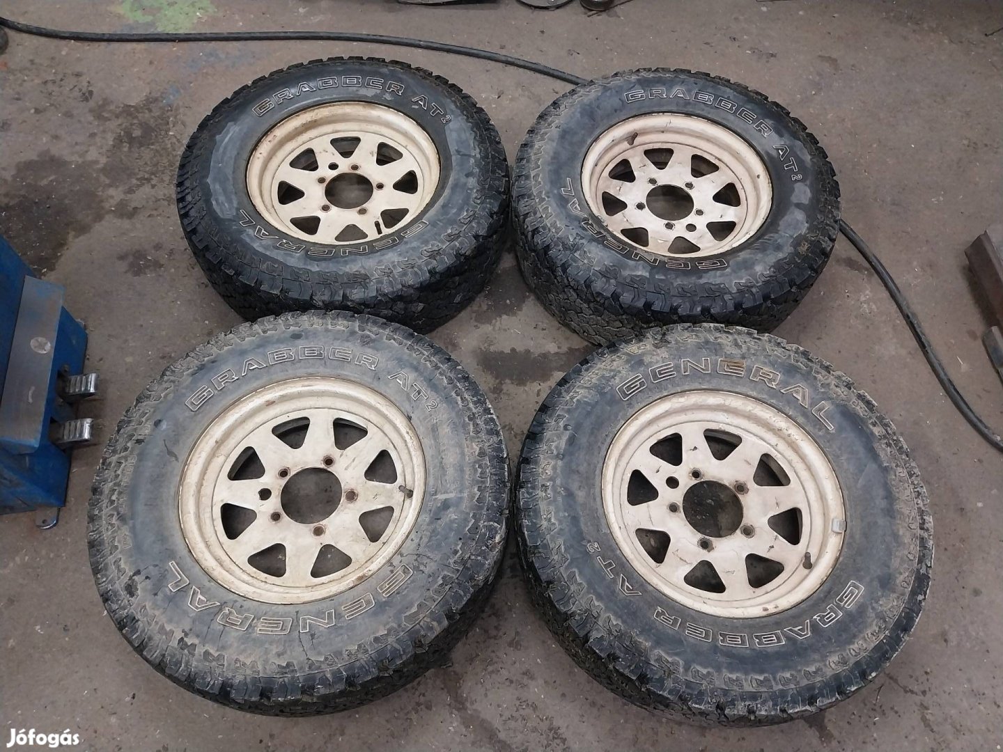 Suzuki 5x139.7 15 felni 235 75 15" gumi Samurai Vitqra Niva Jimny