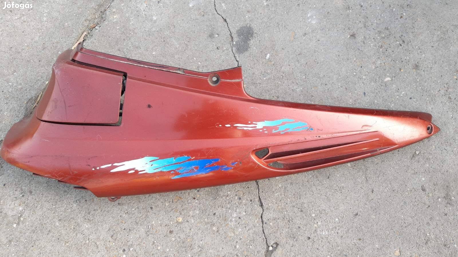 Suzuki Address ülés alatti idom jobb