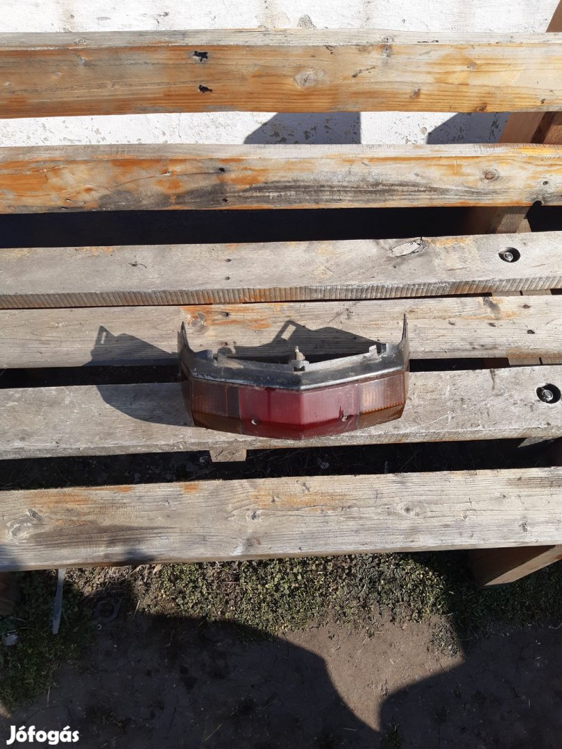 Suzuki Adress hátsó lámpa