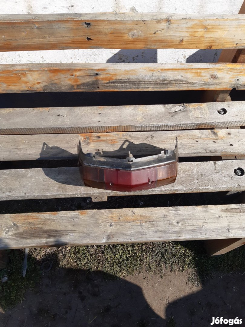 Suzuki Adress hátsó lámpa